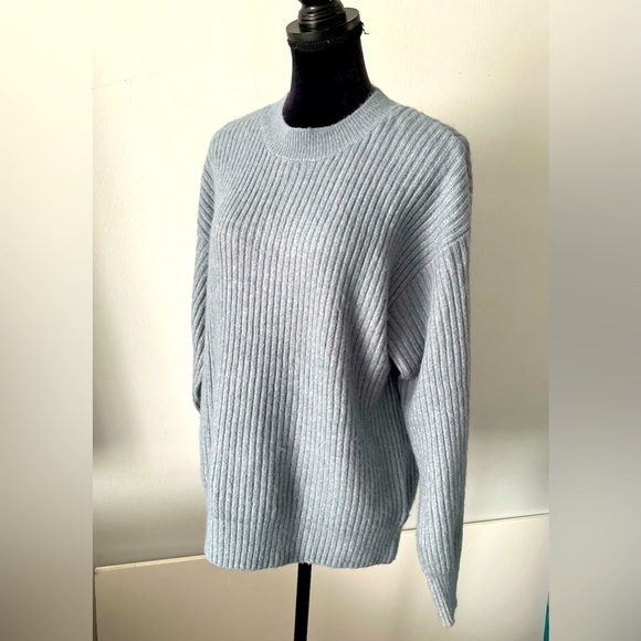 Tunic length H&M sweater 💙 - Picture 1 of 6